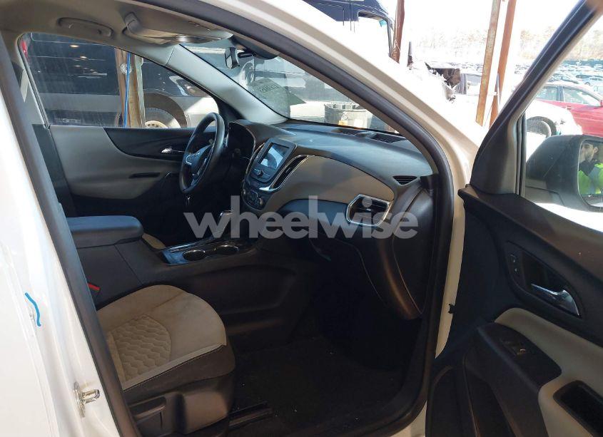 Photo 5 of 2019 Chevrolet Equinox LS (VIN 3GNAXHEV3KS564909)