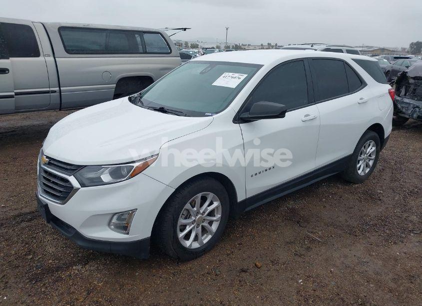 Photo 2 of 2020 Chevrolet Equinox FWD LS (VIN 3GNAXHEV3LS677549)
