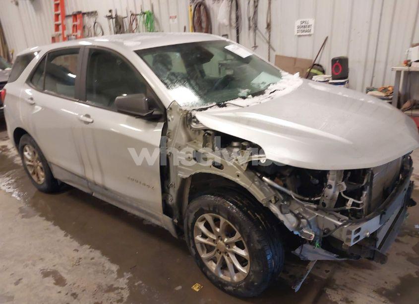 2020 Chevrolet Equinox FWD LS (VIN 3GNAXHEV3LS699793) main photo