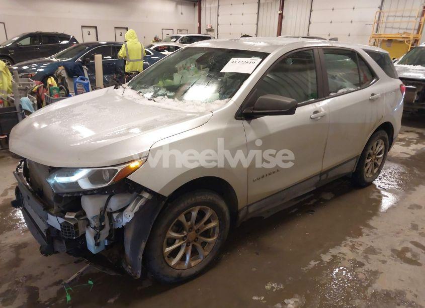 Photo 2 of 2020 Chevrolet Equinox FWD LS (VIN 3GNAXHEV3LS699793)