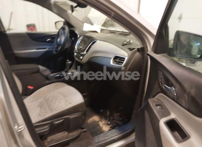 Photo 5 of 2020 Chevrolet Equinox FWD LS (VIN 3GNAXHEV3LS699793)