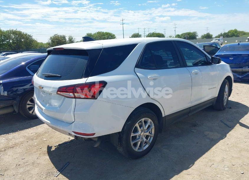 Photo 4 of 2022 Chevrolet Equinox FWD LS (VIN 3GNAXHEV3NS101933)