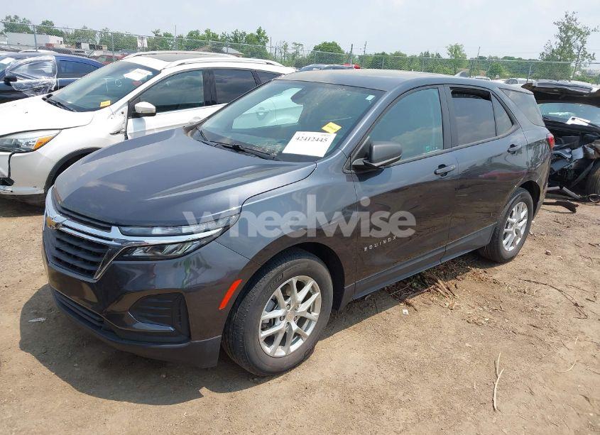 Photo 2 of 2022 Chevrolet Equinox FWD LS (VIN 3GNAXHEV3NS215026)