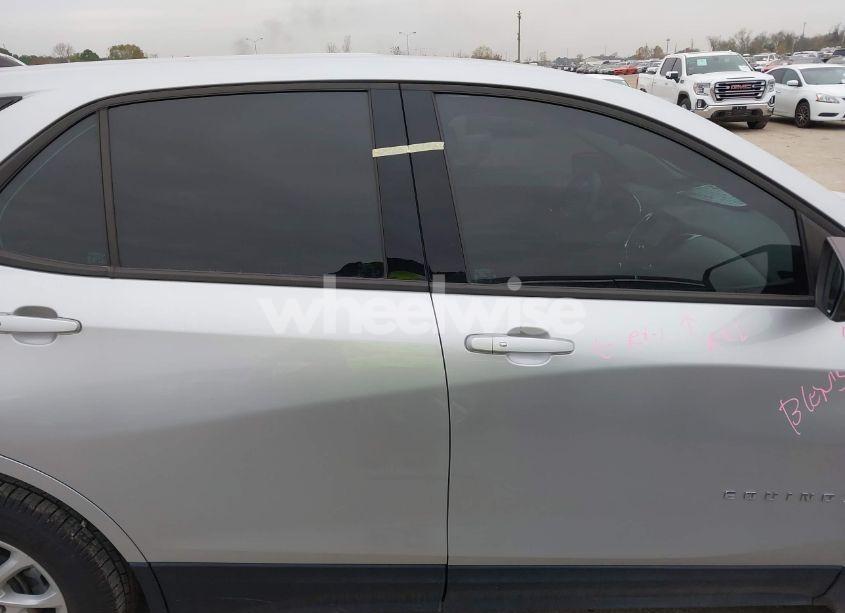 Photo 13 of 2018 Chevrolet Equinox LS (VIN 3GNAXHEV4JS535076)