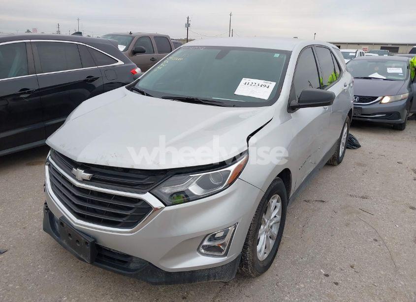 Photo 2 of 2018 Chevrolet Equinox LS (VIN 3GNAXHEV4JS535076)