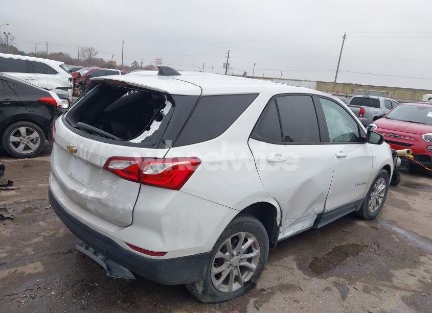 Photo 4 of 2020 Chevrolet Equinox FWD LS (VIN 3GNAXHEV4LS649629)
