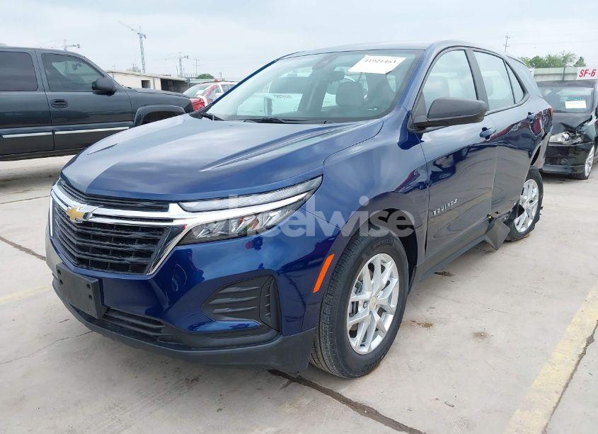 Photo 2 of 2022 Chevrolet Equinox FWD LS (VIN 3GNAXHEV4NS154642)