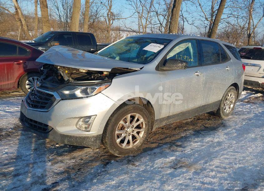 Photo 2 of 2018 Chevrolet Equinox LS (VIN 3GNAXHEV5JS563775)