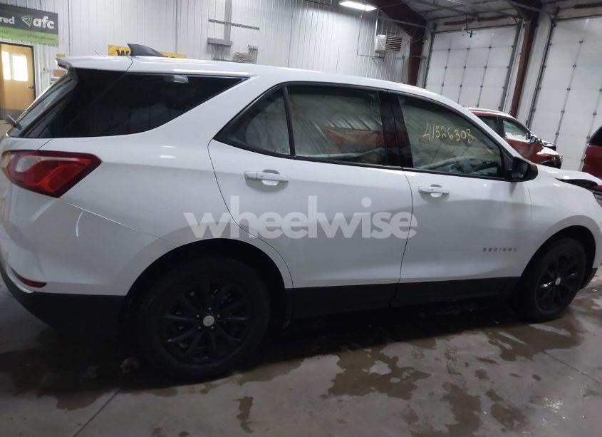 Photo 13 of 2018 Chevrolet Equinox LS (VIN 3GNAXHEV5JS584965)