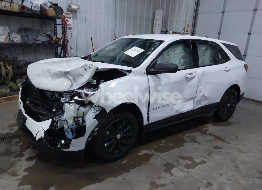 Photo 2 of 2018 Chevrolet Equinox LS (VIN 3GNAXHEV5JS584965)