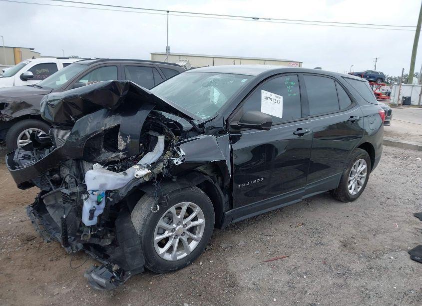 Photo 2 of 2019 Chevrolet Equinox LS (VIN 3GNAXHEV5KL270745)