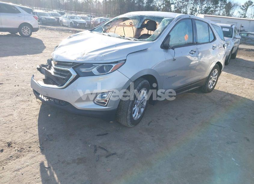 Photo 2 of 2019 Chevrolet Equinox LS (VIN 3GNAXHEV5KS680788)