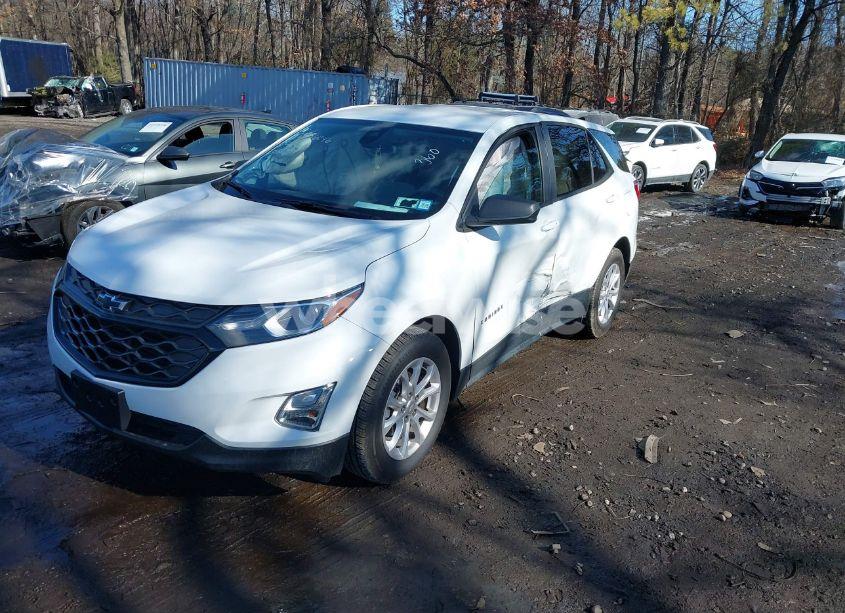 Photo 2 of 2020 Chevrolet Equinox FWD LS (VIN 3GNAXHEV5LS529998)