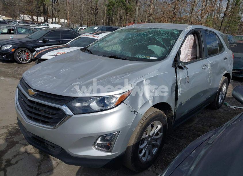 Photo 2 of 2020 Chevrolet Equinox FWD LS (VIN 3GNAXHEV5LS613609)