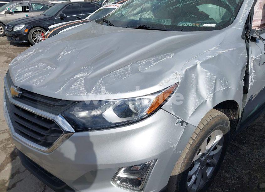 Photo 6 of 2020 Chevrolet Equinox FWD LS (VIN 3GNAXHEV5LS613609)
