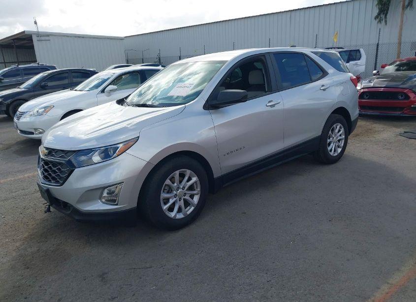 Photo 2 of 2020 Chevrolet Equinox FWD LS (VIN 3GNAXHEV5LS618051)