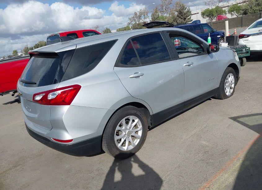 Photo 4 of 2020 Chevrolet Equinox FWD LS (VIN 3GNAXHEV5LS618051)