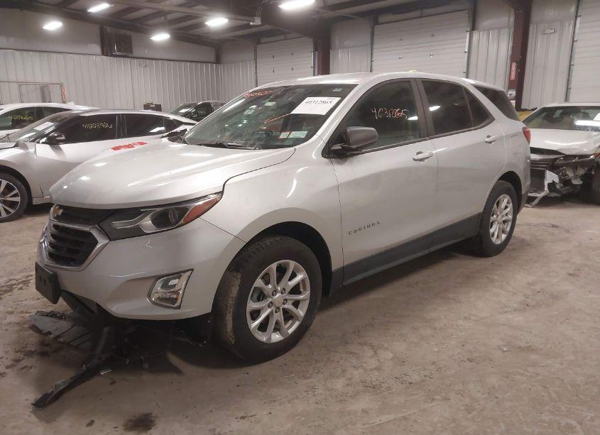 Photo 2 of 2020 Chevrolet Equinox FWD LS (VIN 3GNAXHEV5LS627946)