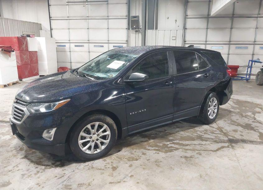 Photo 2 of 2020 Chevrolet Equinox FWD LS (VIN 3GNAXHEV5LS628885)