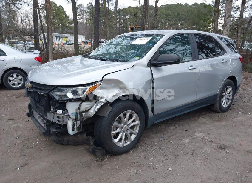 Photo 2 of 2020 Chevrolet Equinox FWD LS (VIN 3GNAXHEV5LS709062)