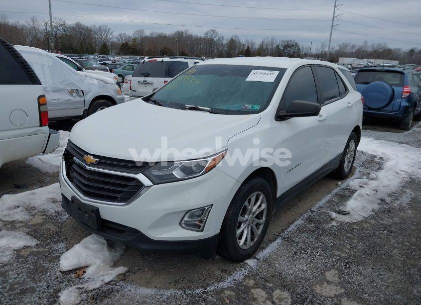 Photo 2 of 2021 Chevrolet Equinox FWD LS (VIN 3GNAXHEV5MS105027)