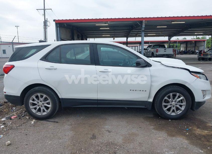Photo 13 of 2018 Chevrolet Equinox LS (VIN 3GNAXHEV6JS573411)
