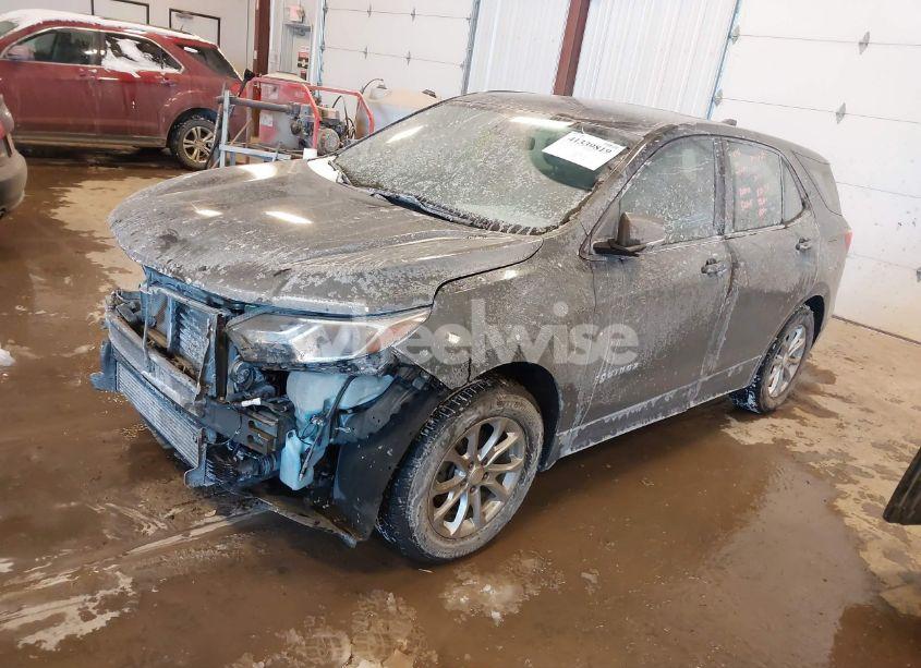 Photo 2 of 2019 Chevrolet Equinox LS (VIN 3GNAXHEV6KS562782)