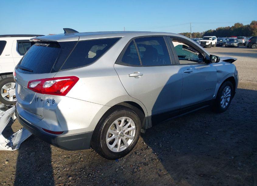 Photo 4 of 2020 Chevrolet Equinox FWD LS (VIN 3GNAXHEV6LS601047)