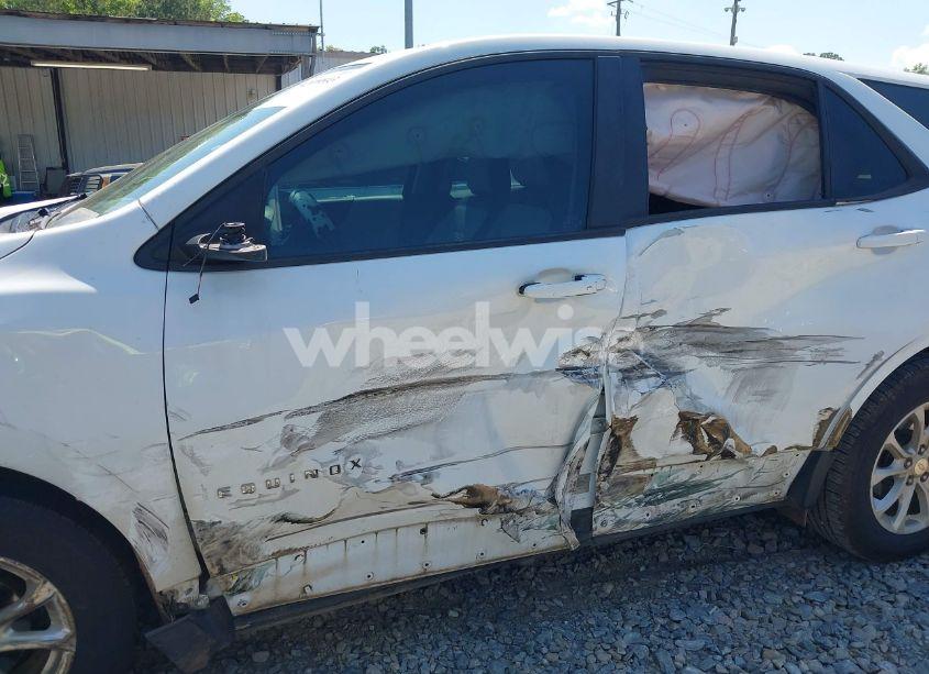 Photo 6 of 2020 Chevrolet Equinox FWD LS (VIN 3GNAXHEV6LS683703)