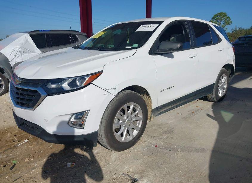 Photo 2 of 2020 Chevrolet Equinox FWD LS (VIN 3GNAXHEV6LS738117)