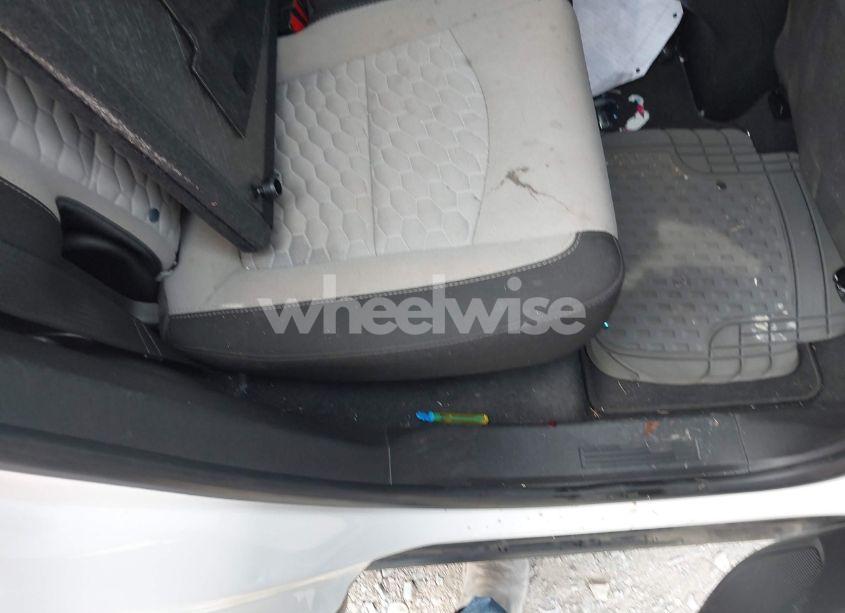 Photo 8 of 2021 Chevrolet Equinox FWD LS (VIN 3GNAXHEV6MS114173)