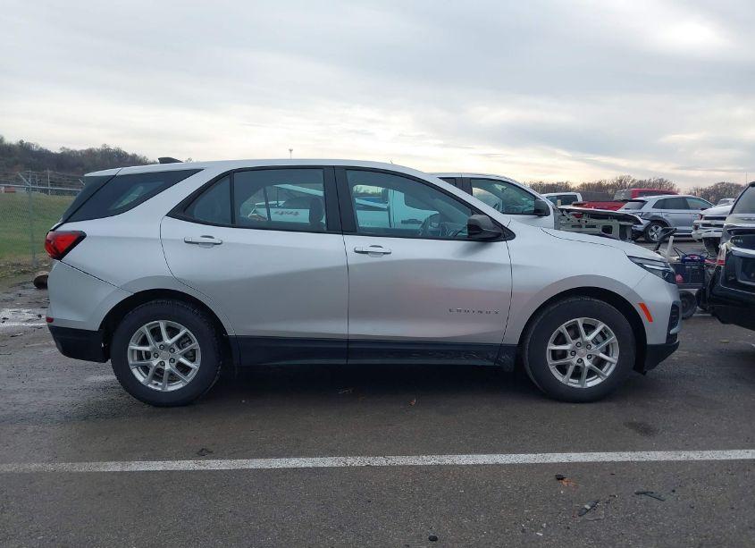 Photo 13 of 2022 Chevrolet Equinox FWD LS (VIN 3GNAXHEV6NS104373)