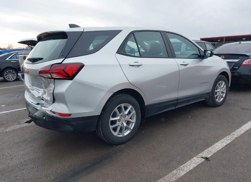 Photo 4 of 2022 Chevrolet Equinox FWD LS (VIN 3GNAXHEV6NS104373)