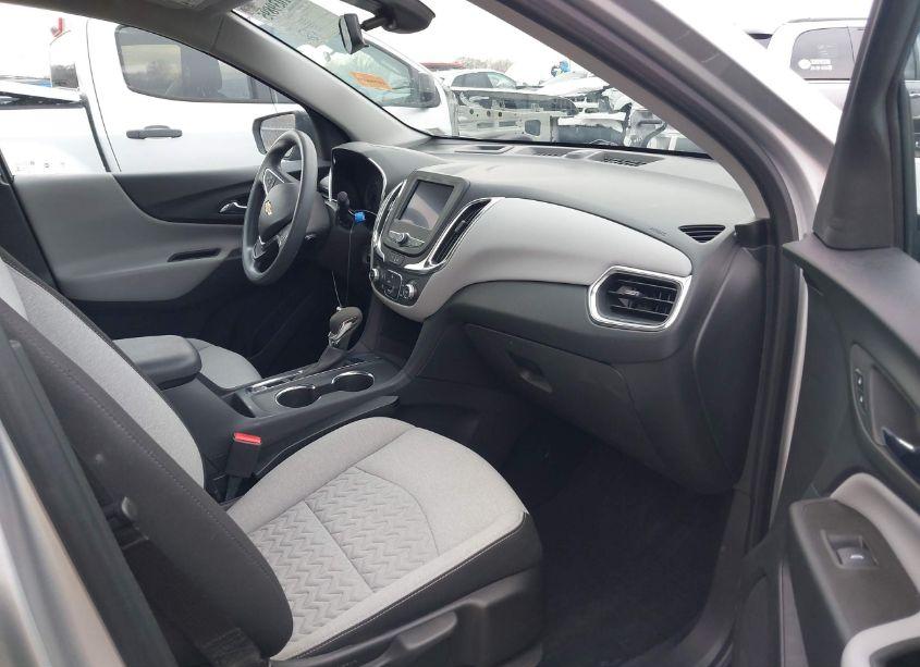 Photo 5 of 2022 Chevrolet Equinox FWD LS (VIN 3GNAXHEV6NS104373)