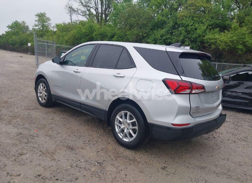 Photo 3 of 2022 Chevrolet Equinox FWD LS (VIN 3GNAXHEV6NS159907)
