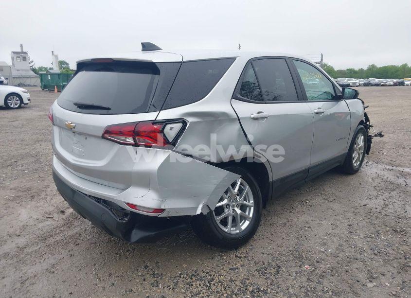 Photo 4 of 2022 Chevrolet Equinox FWD LS (VIN 3GNAXHEV6NS159907)