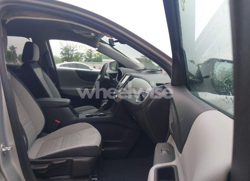 Photo 5 of 2022 Chevrolet Equinox FWD LS (VIN 3GNAXHEV6NS159907)