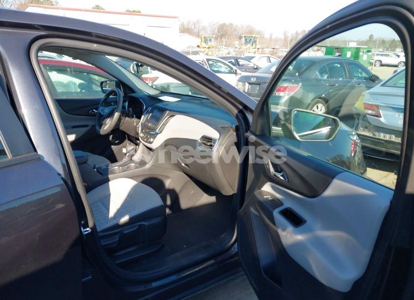 Photo 5 of 2022 Chevrolet Equinox FWD LS (VIN 3GNAXHEV6NS202089)