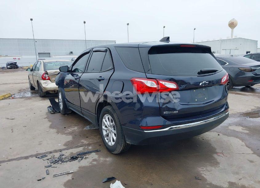 Photo 3 of 2018 Chevrolet Equinox LS (VIN 3GNAXHEV7JS613950)