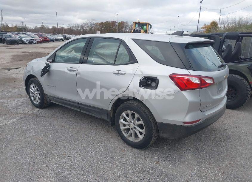 Photo 3 of 2019 Chevrolet Equinox LS (VIN 3GNAXHEV7KS625808)