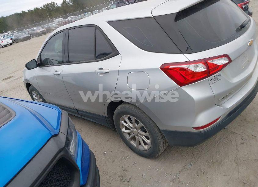 Photo 3 of 2019 Chevrolet Equinox LS (VIN 3GNAXHEV7KS646190)