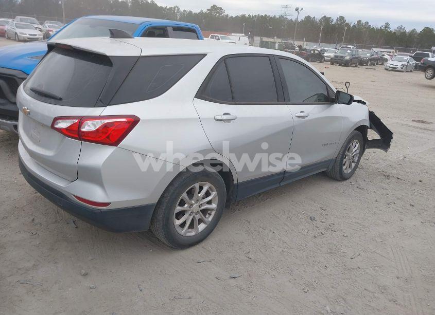 Photo 4 of 2019 Chevrolet Equinox LS (VIN 3GNAXHEV7KS646190)