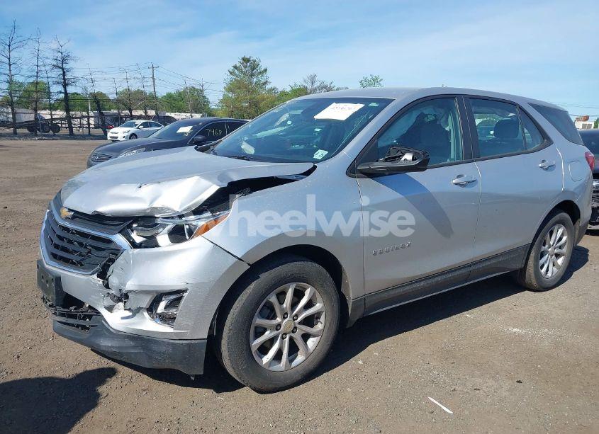 Photo 2 of 2020 Chevrolet Equinox FWD LS (VIN 3GNAXHEV7LS594089)