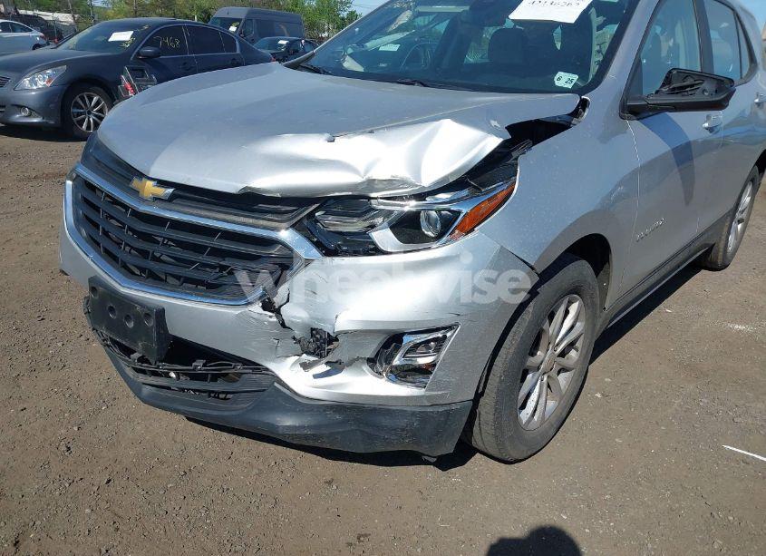 Photo 6 of 2020 Chevrolet Equinox FWD LS (VIN 3GNAXHEV7LS594089)