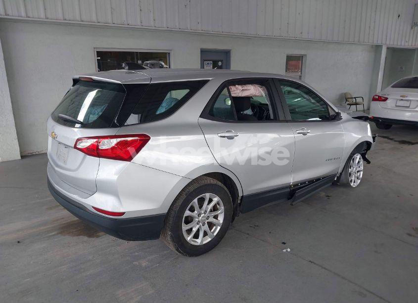 Photo 4 of 2020 Chevrolet Equinox FWD LS (VIN 3GNAXHEV7LS692927)
