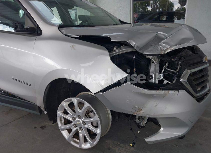 Photo 6 of 2020 Chevrolet Equinox FWD LS (VIN 3GNAXHEV7LS692927)