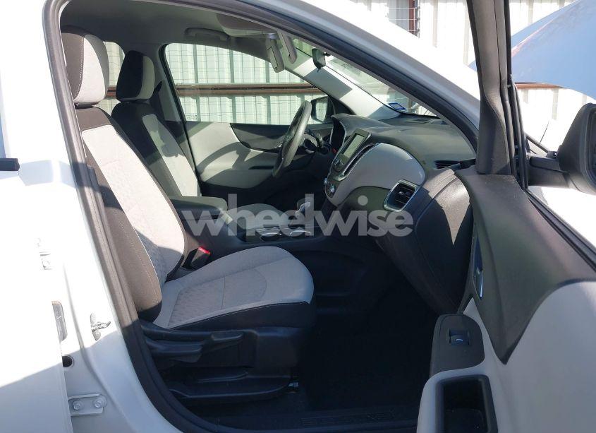 Photo 5 of 2022 Chevrolet Equinox FWD LS (VIN 3GNAXHEV7NS107864)