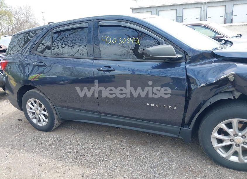 Photo 13 of 2018 Chevrolet Equinox LS (VIN 3GNAXHEV8JL393227)