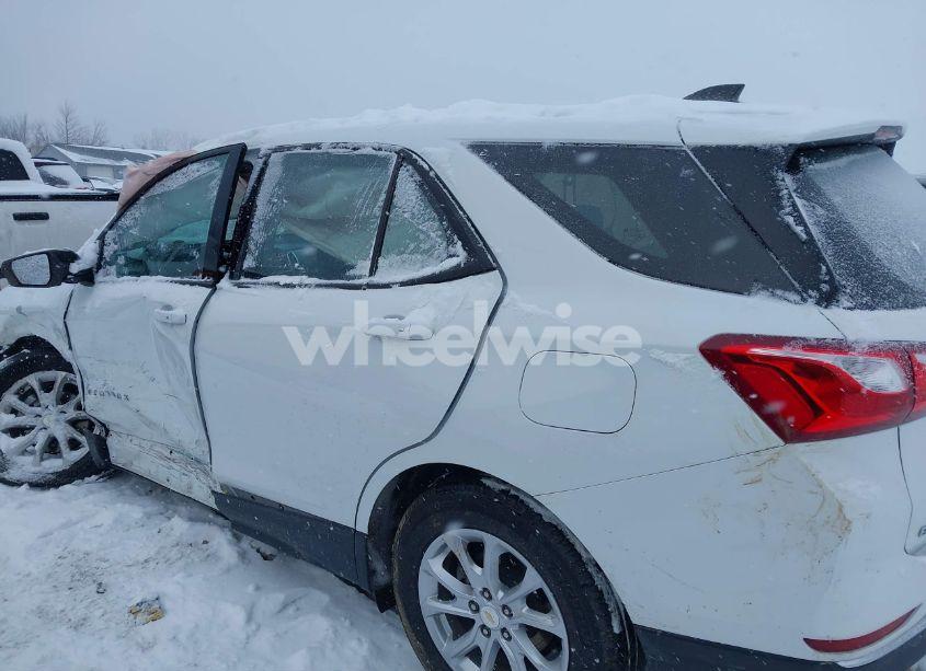 Photo 14 of 2018 Chevrolet Equinox LS (VIN 3GNAXHEV8JS645841)