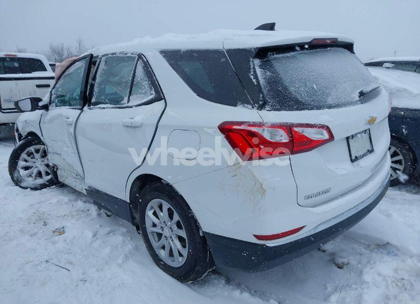 Photo 3 of 2018 Chevrolet Equinox LS (VIN 3GNAXHEV8JS645841)